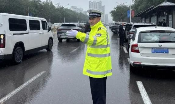 雨天駕車出行安全指南_出行提示_運城暴雨天氣交通安全提示