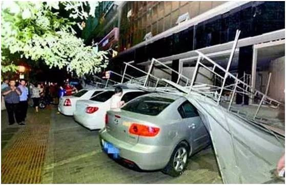 出行提示_大風(fēng)天氣行車安全注意事項(xiàng)_大風(fēng)天氣車輛行駛技巧