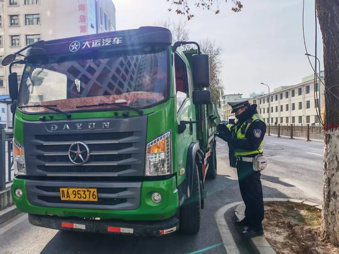 西寧市公安局交通管理局 禁限行車輛整治行動(dòng) 西寧交管 高壓態(tài)勢(shì)_限行