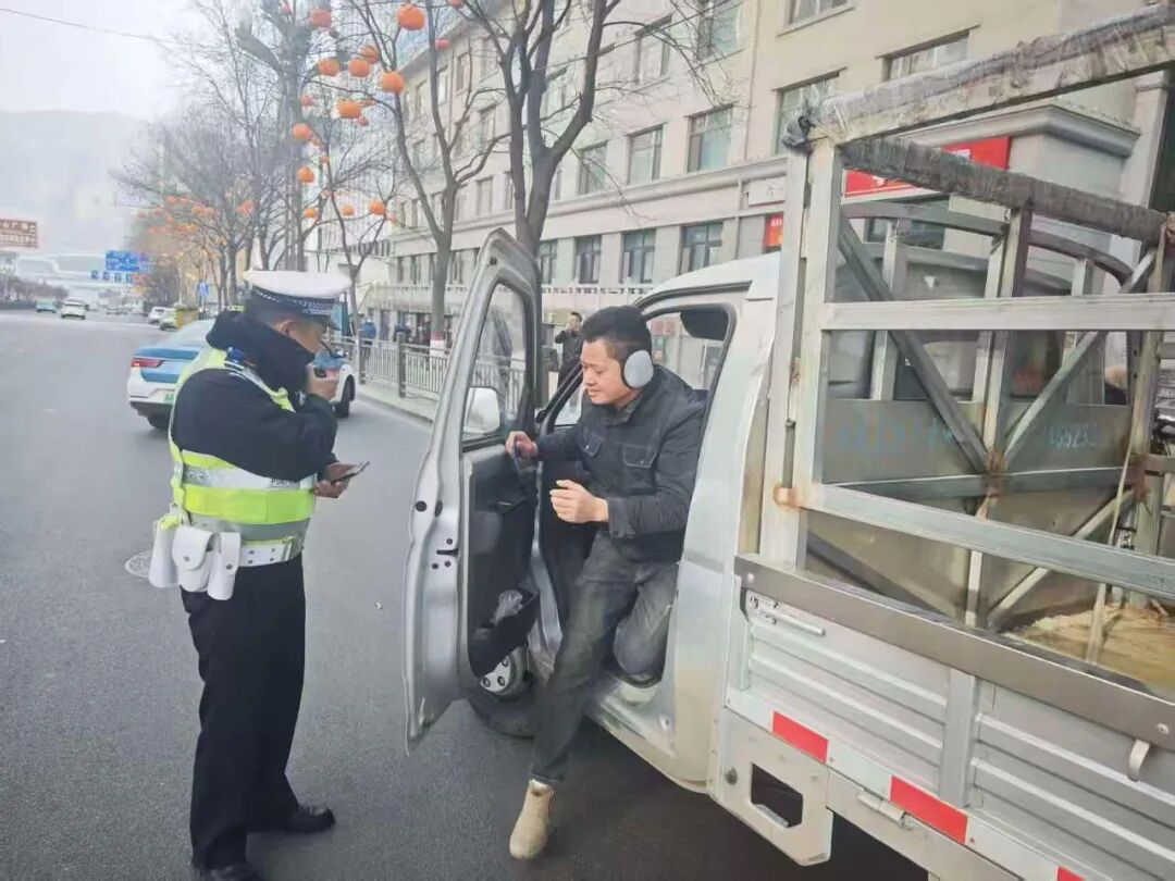 西寧市公安局交通管理局 禁限行車輛整治行動(dòng) 西寧交管 高壓態(tài)勢(shì)_限行